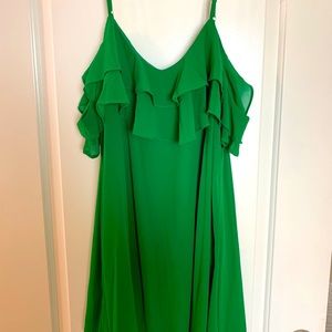Green LULUS off the shoulder. Size M. Perfect cond